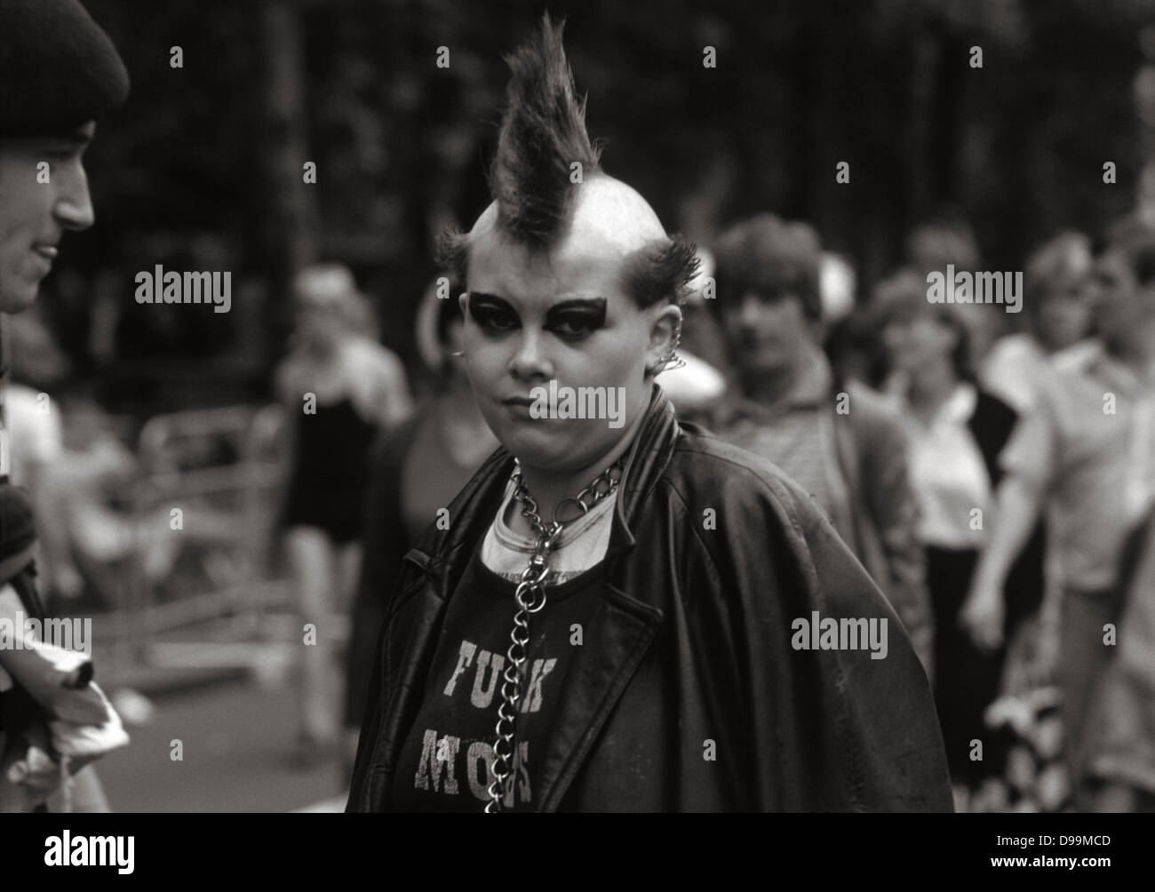 Punk Rocker dans Hyde Park, Londres, 1982 Banque D'Images