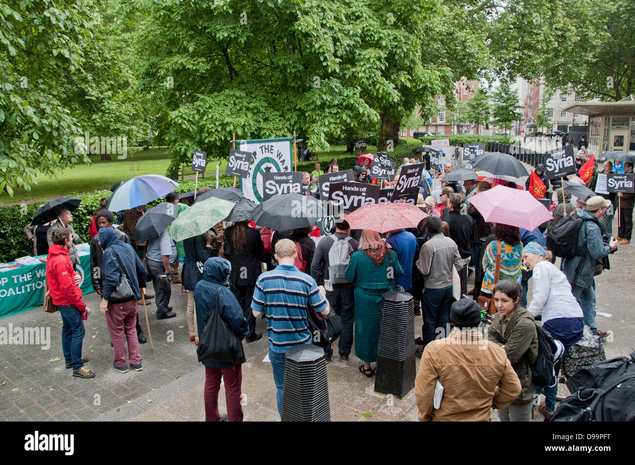 Londres, Royaume-Uni. 15 juin 2013. Coalition contre la guerre pour protester contre l'intervention américaine dans la guerre civile en Syrie. Credit : Pete Maclaine/Alamy Live News Banque D'Images