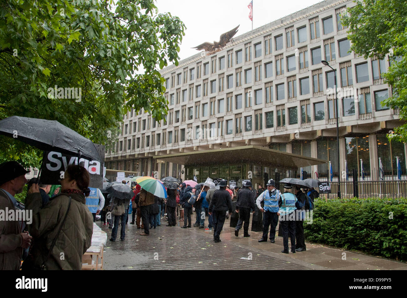Londres, Royaume-Uni. 15 juin 2013. Coalition contre la guerre pour protester contre l'intervention américaine dans la guerre civile en Syrie. Credit : Pete Maclaine/Alamy Live News Banque D'Images