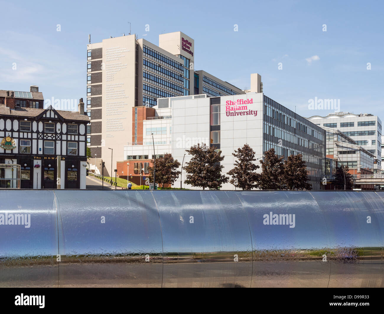 L'Université de Sheffield Hallam et gare d'eau de la passerelle Banque D'Images