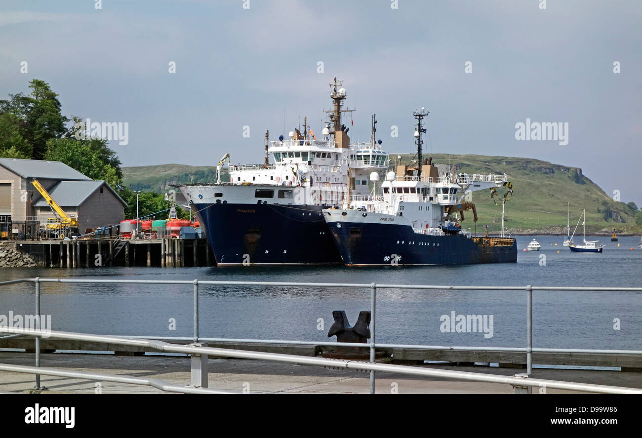 Phare Phare du Nord Conseil Offres NLV Pharos & NLV Pole Star amarré à la base d'exploitation du port d'Oban Oban en Ecosse Banque D'Images
