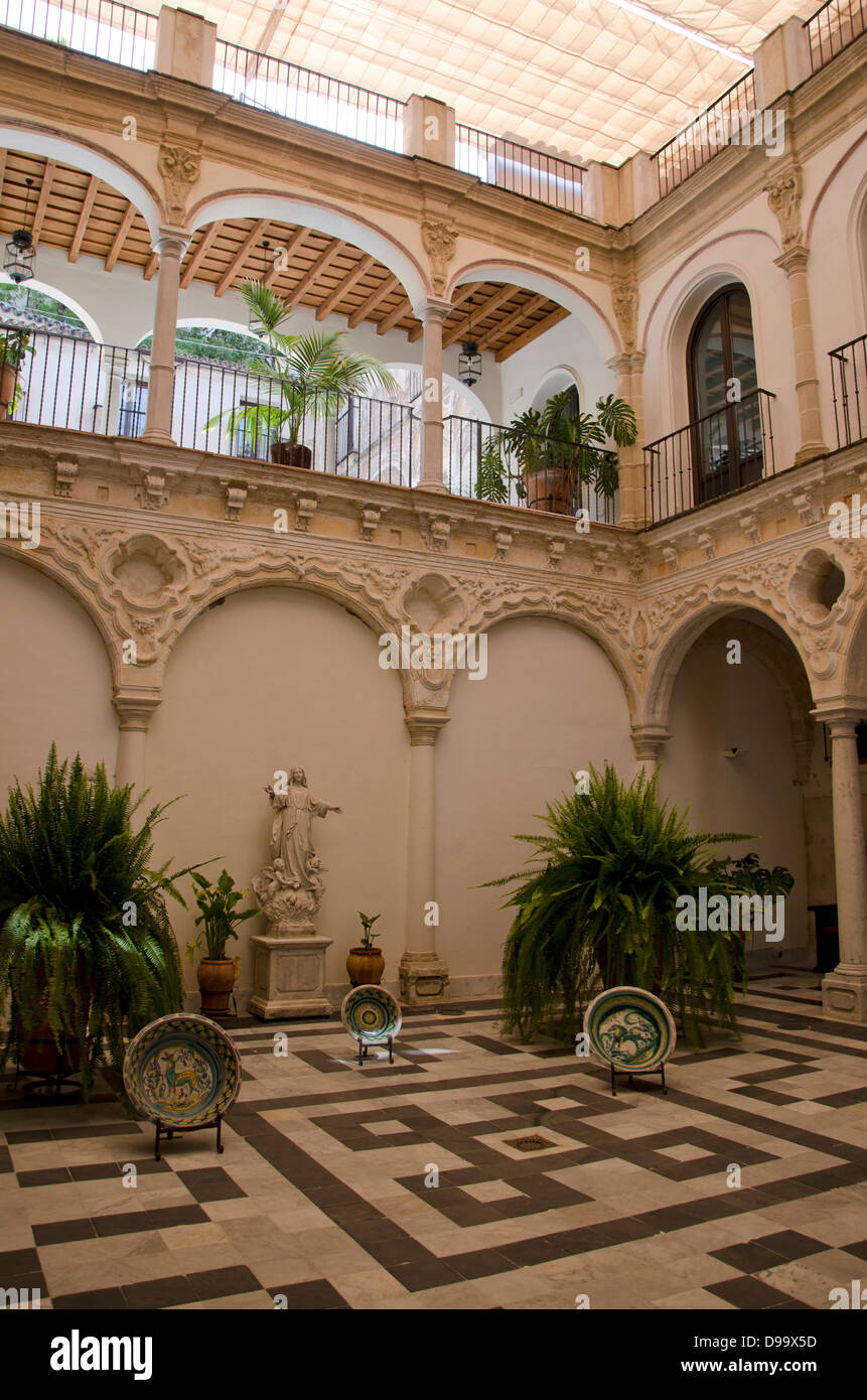 Patio de style andalou de Jerez de la Frontera, dans le sud de l'Espagne, l'Andalousie. Banque D'Images