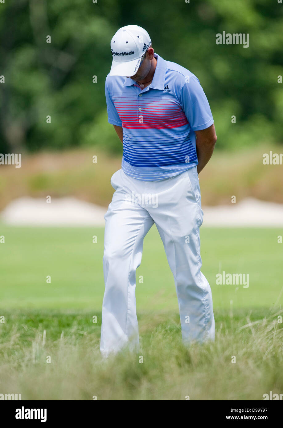 New York, USA. 15 juin 2013. Sergio Garcia, de l'Espagne, le 14e promenades loin pendant le troisième tour à la 113e Championnat national open des États-Unis au Merion Golf Club de Ardmore, Pennsylvanie Crédit : Cal Sport Media/Alamy Live News Banque D'Images