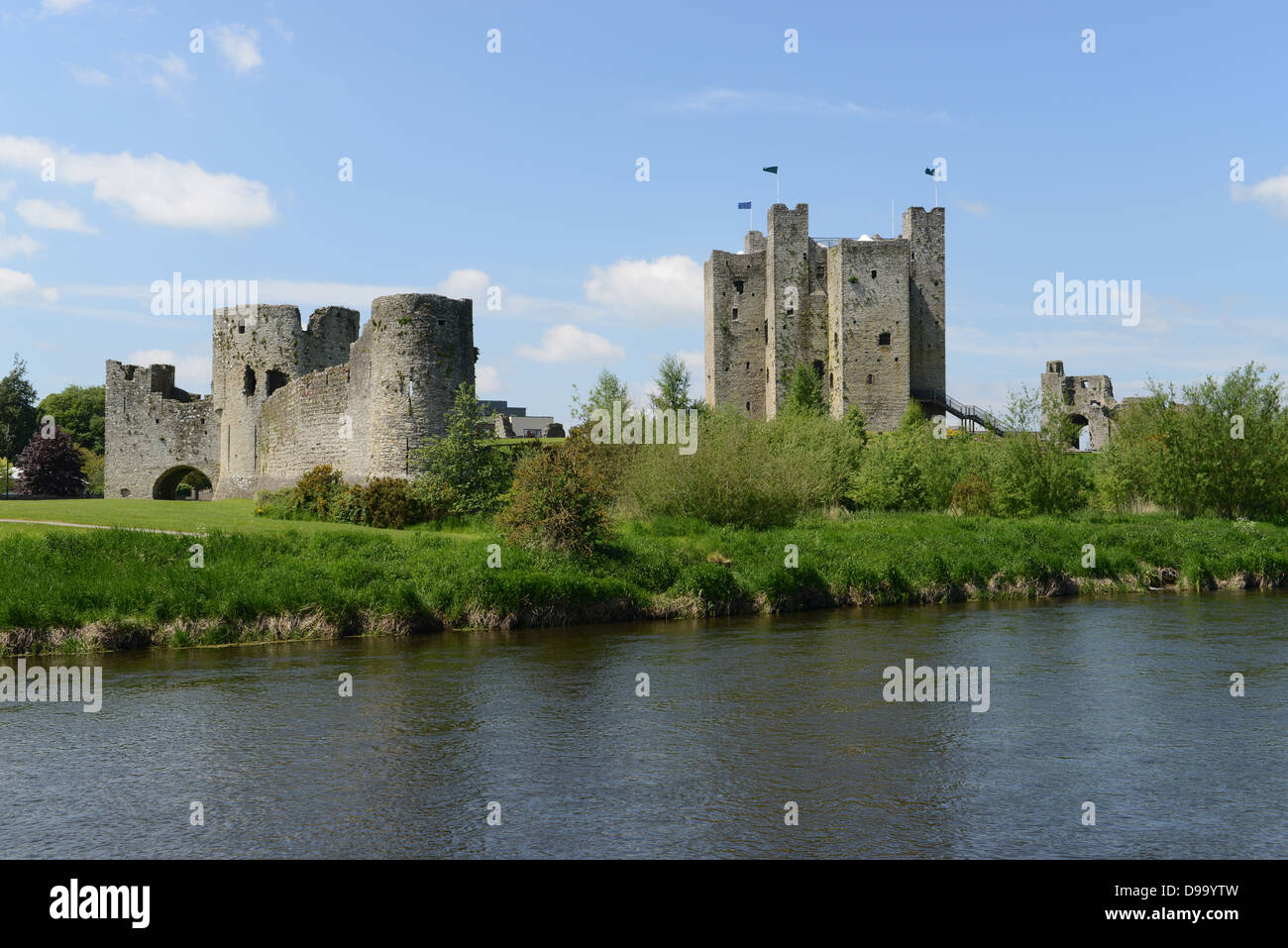 Le Château de Trim (latéraux, comté de Meath, Irlande) sur les rives de la rivière Boyne. C'est le plus grand château anglo-normand d'Irlande. Banque D'Images