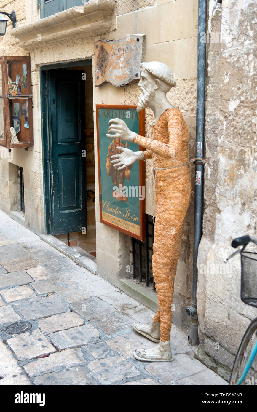L'homme en papier mâché, Lecce, Italie Banque D'Images