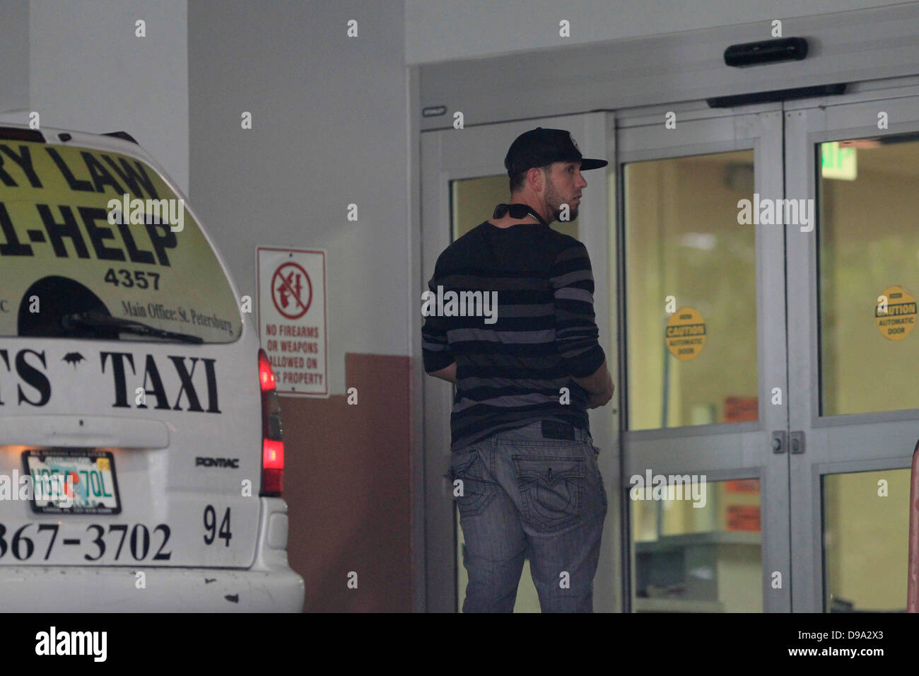 Saint Petersburg, Florida, USA. 15 Juin, 2013. CHRIS ZUPPA | fois .ancien lanceur de rayons et les Kansas City Royals pitcher James Shields arrive à Bayfront Medical Center le Samedi, 06/15/13. Rays de Tampa Bay pitcher Alex Cobb a été frappé par une ligne de route pendant le match de samedi. Il a été conduit au Bayfront. Crédit : © Chris Zuppa/Tampa Bay Times/ZUMAPRESS.com/Alamy Live News Banque D'Images