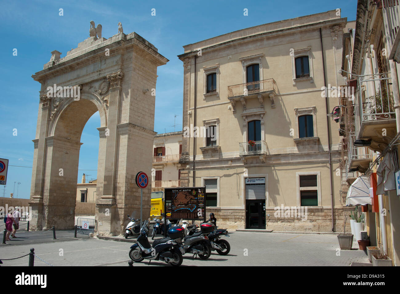 Porta Reale , Noto, Syracuse, Sicile, Italie , Porta Reale, Noto, Provinz Syracuse, Sicile, Italie, l'UNESCO Welterbe Banque D'Images