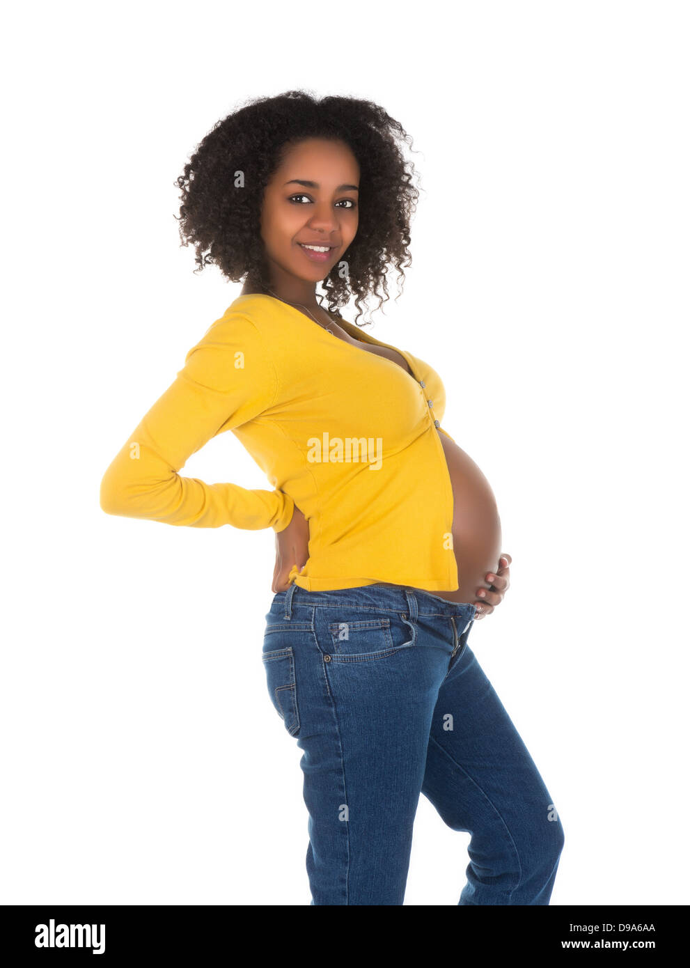 Happy african femme enceinte montrant son ventre Banque D'Images