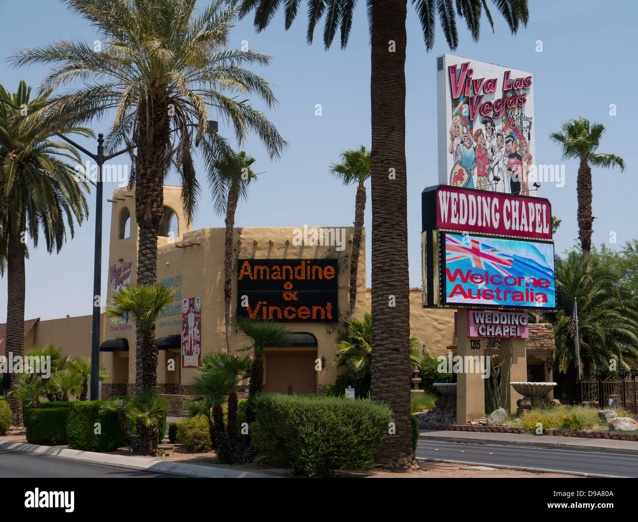 LAS VEGAS.NEVADA, Etats-Unis - JUNE O3, 2013: Vue extérieure de la chapelle de mariage Viva Las Vegas en centre-ville avec signe Banque D'Images