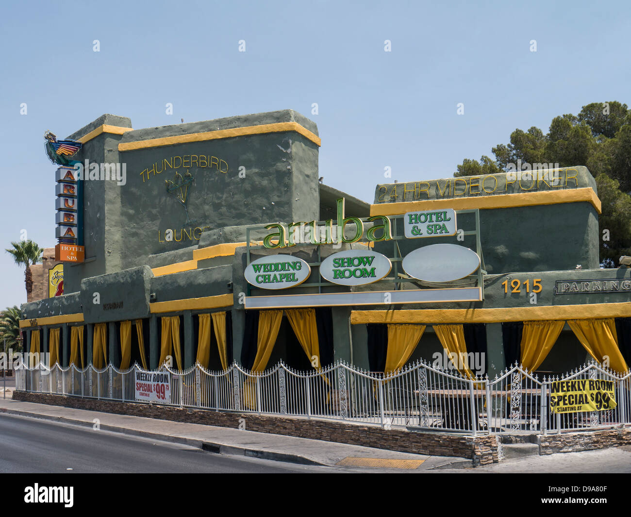 LAS VEGAS, NEVADA, États-Unis - 03 JUIN 2013 : extérieur de l'hôtel Aruba et chapelle de mariage dans le centre-ville de Las Vegas Banque D'Images