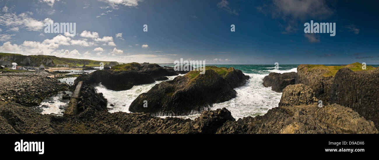 Ballintoy Harbour côte, comté d'Antrim, en Irlande du Nord, Royaume-Uni Banque D'Images