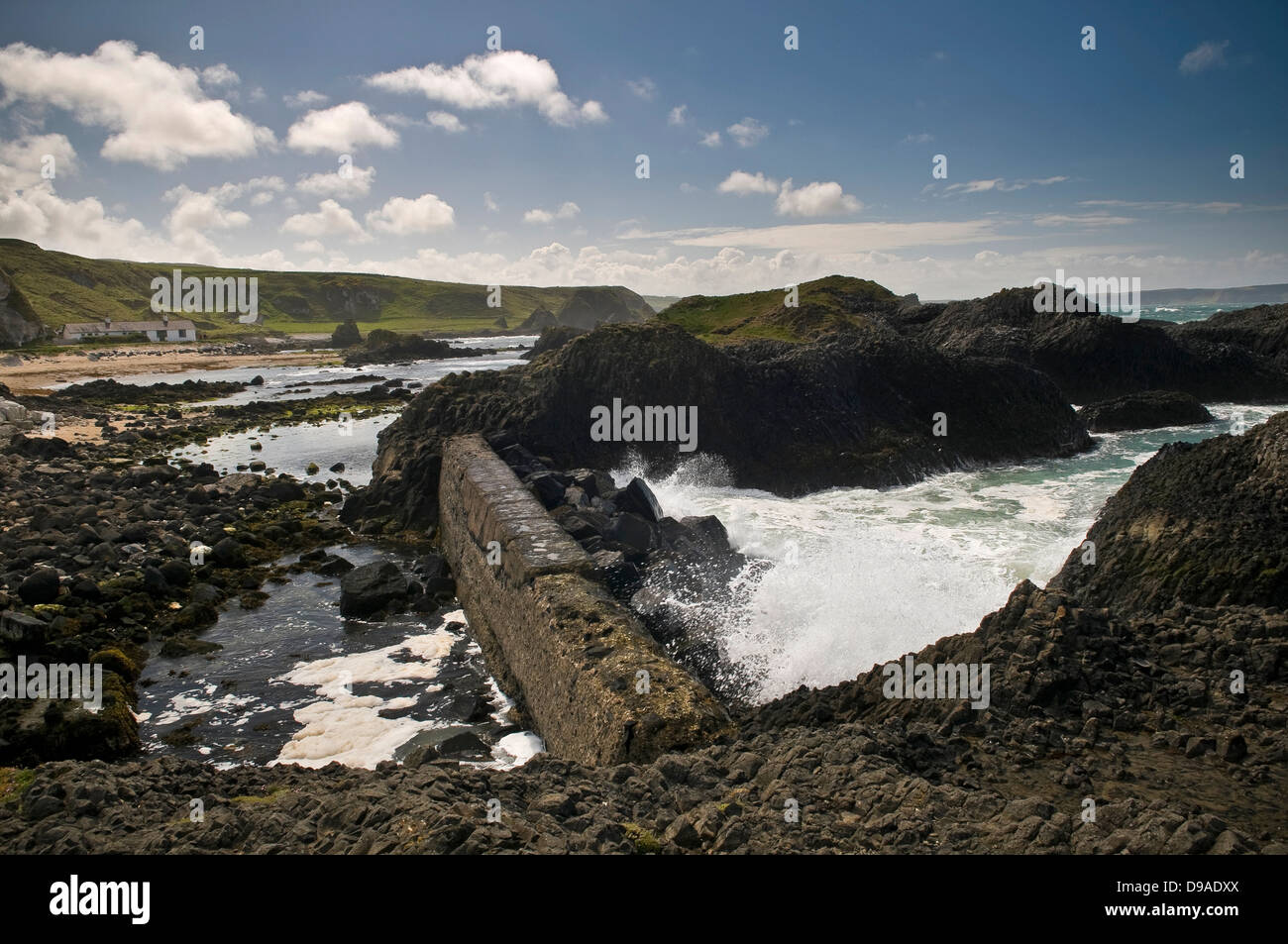 Ballintoy Harbour côte, comté d'Antrim, en Irlande du Nord, Royaume-Uni Banque D'Images