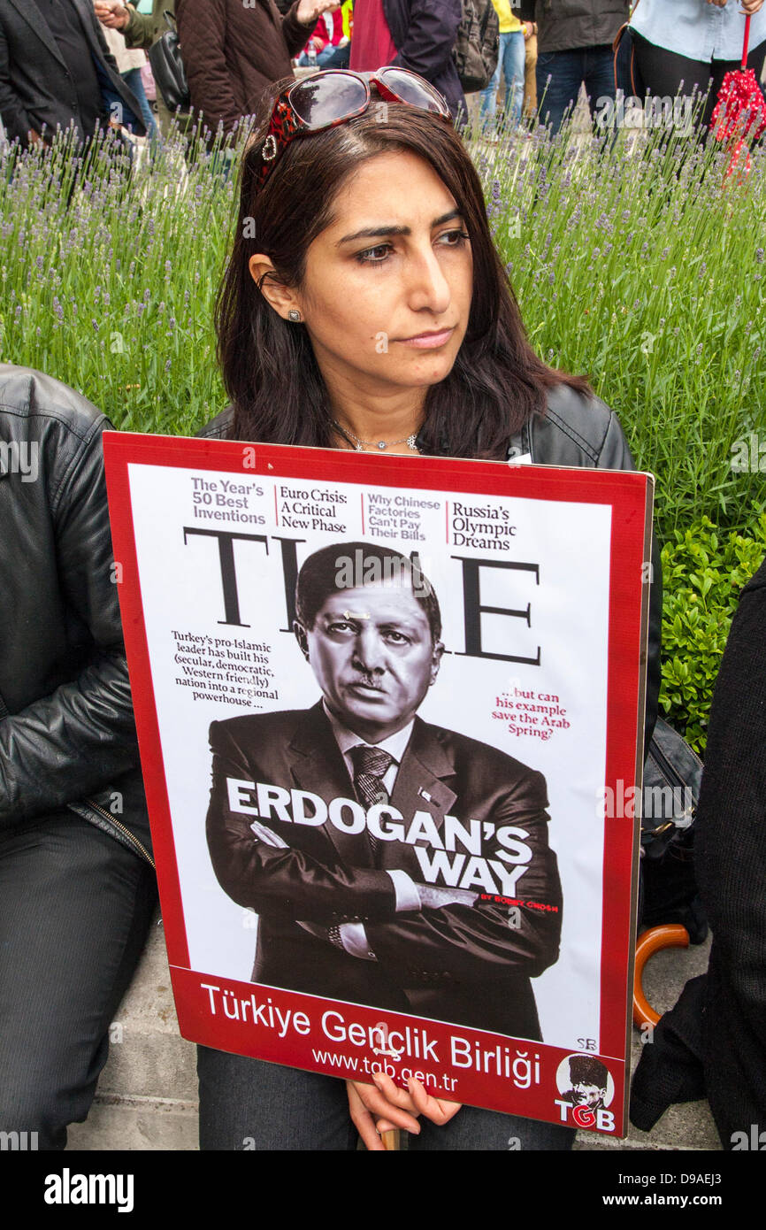 Londres, Royaume-Uni. 16 Juin, 2013. Les Kurdes turcs et socialistes protester contre le gouvernement répression des manifestations sur la place Taksim et du parc Gezi. Crédit : Paul Davey/Alamy Live News Banque D'Images