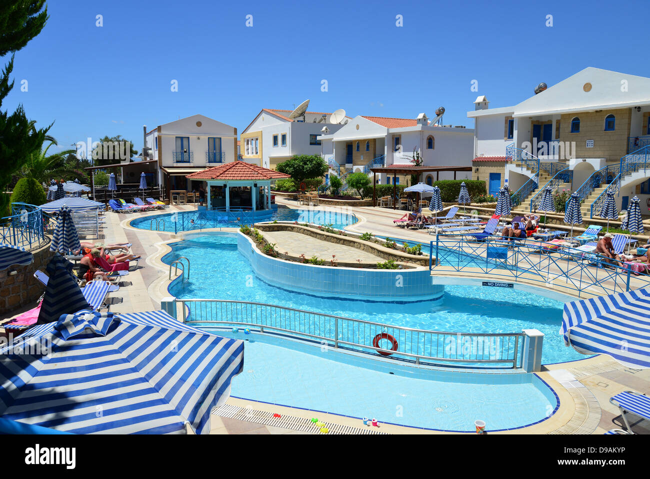 Pefki Island Resort Hotel pool bar, Pefkos, Rhodes (Rodos), du Dodécanèse, Grèce, région sud de la Mer Egée Banque D'Images