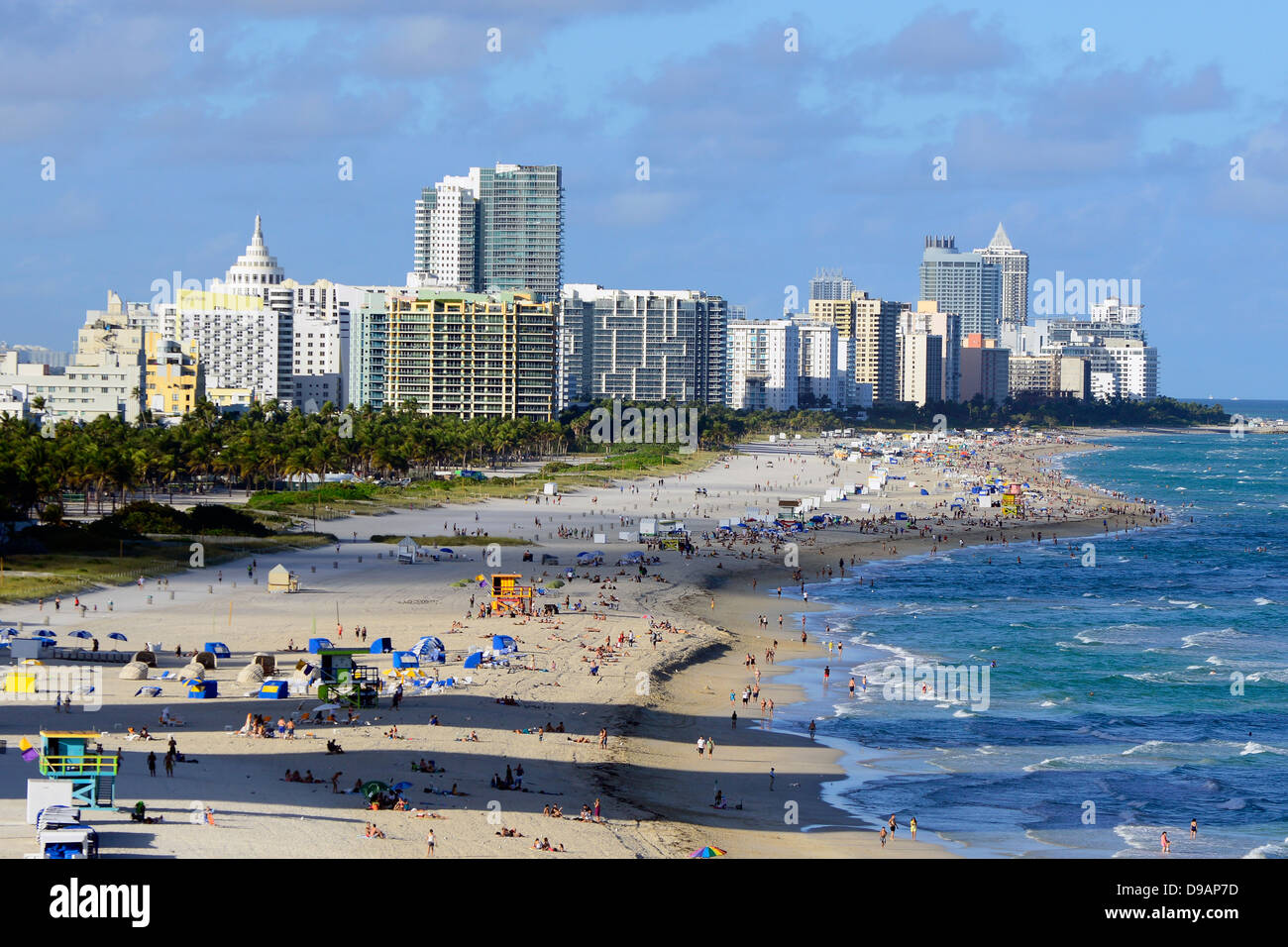 Miami Beach South Beach et Skyline à partir de navires de croisière au départ de la Floride FL US Banque D'Images Miami Beach South Beach et Skyline à partir de navires de croisière au départ de la Floride FL US Banque D'Images