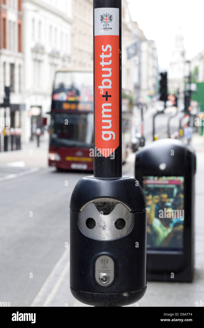 Garder Londres Tidy Gum et Butts Bin Banque D'Images