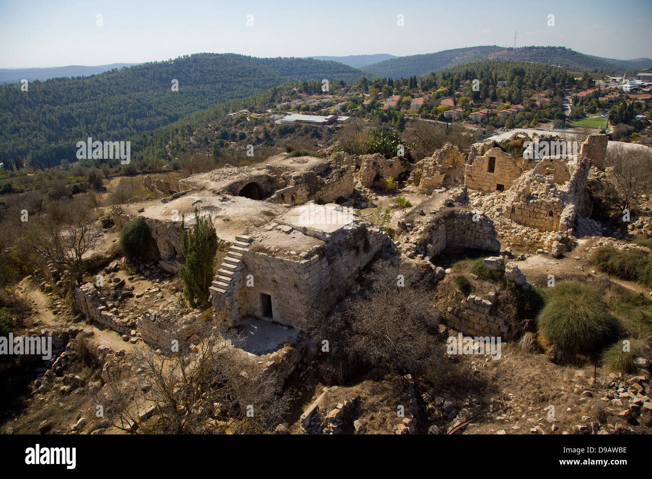 Une vue aérienne des ruines de le village arabe de Suba et Château Belmont dans Tzova. Banque D'Images