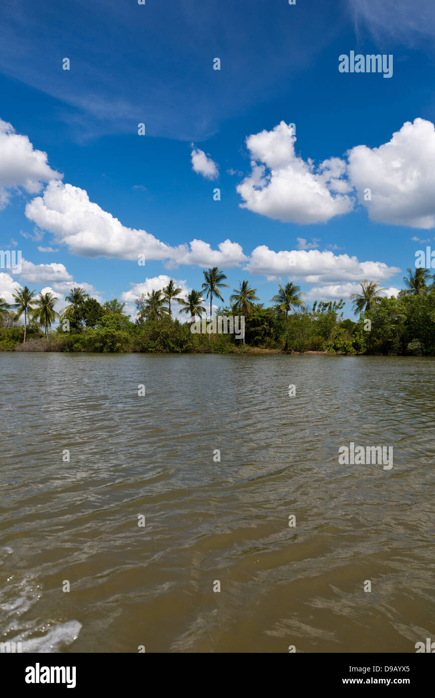 Berge de la rivière Nam Pak en Thaïlande Krabi Banque D'Images