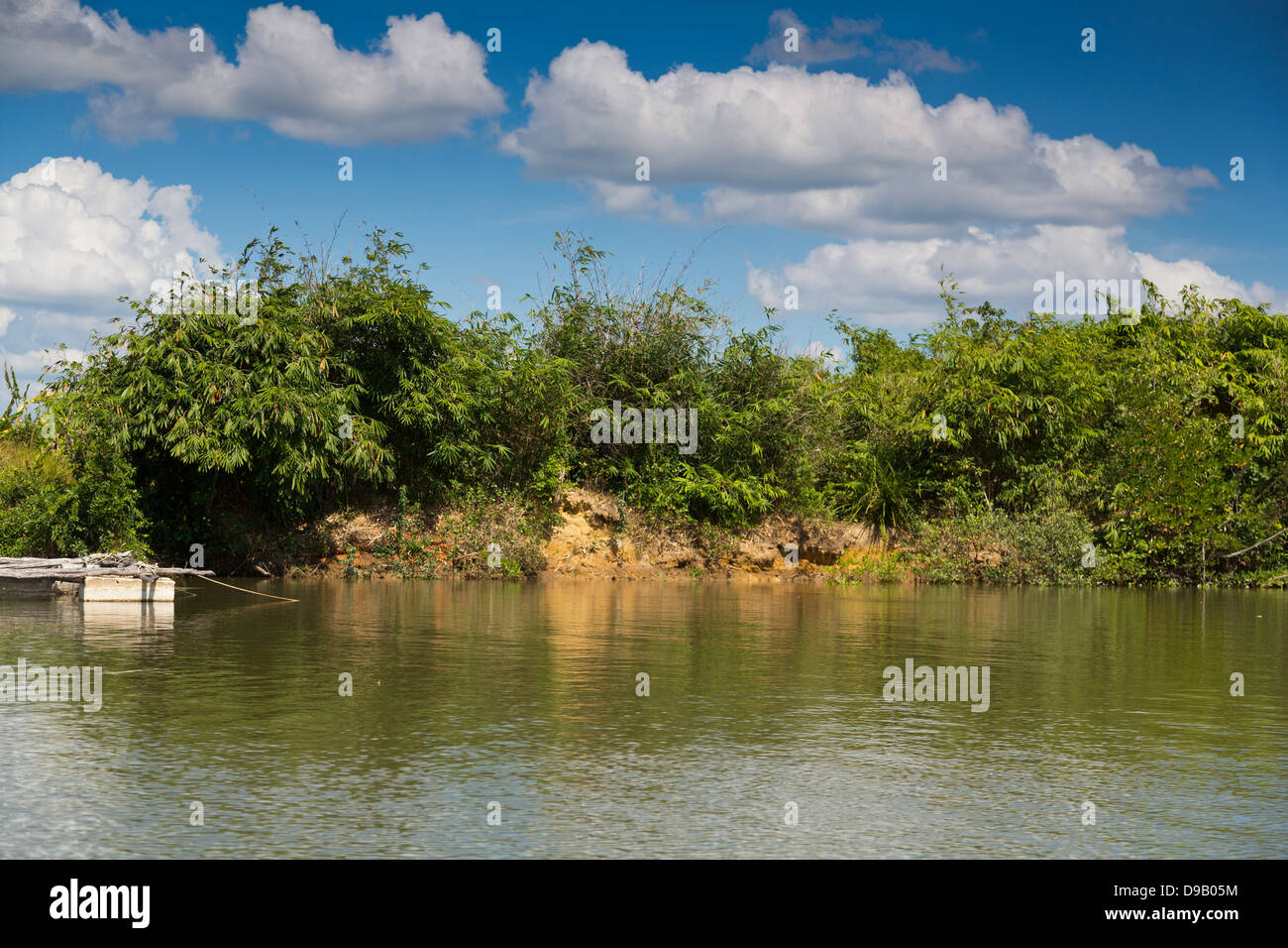 Berge de la rivière Nam Pak en Thaïlande Krabi Banque D'Images