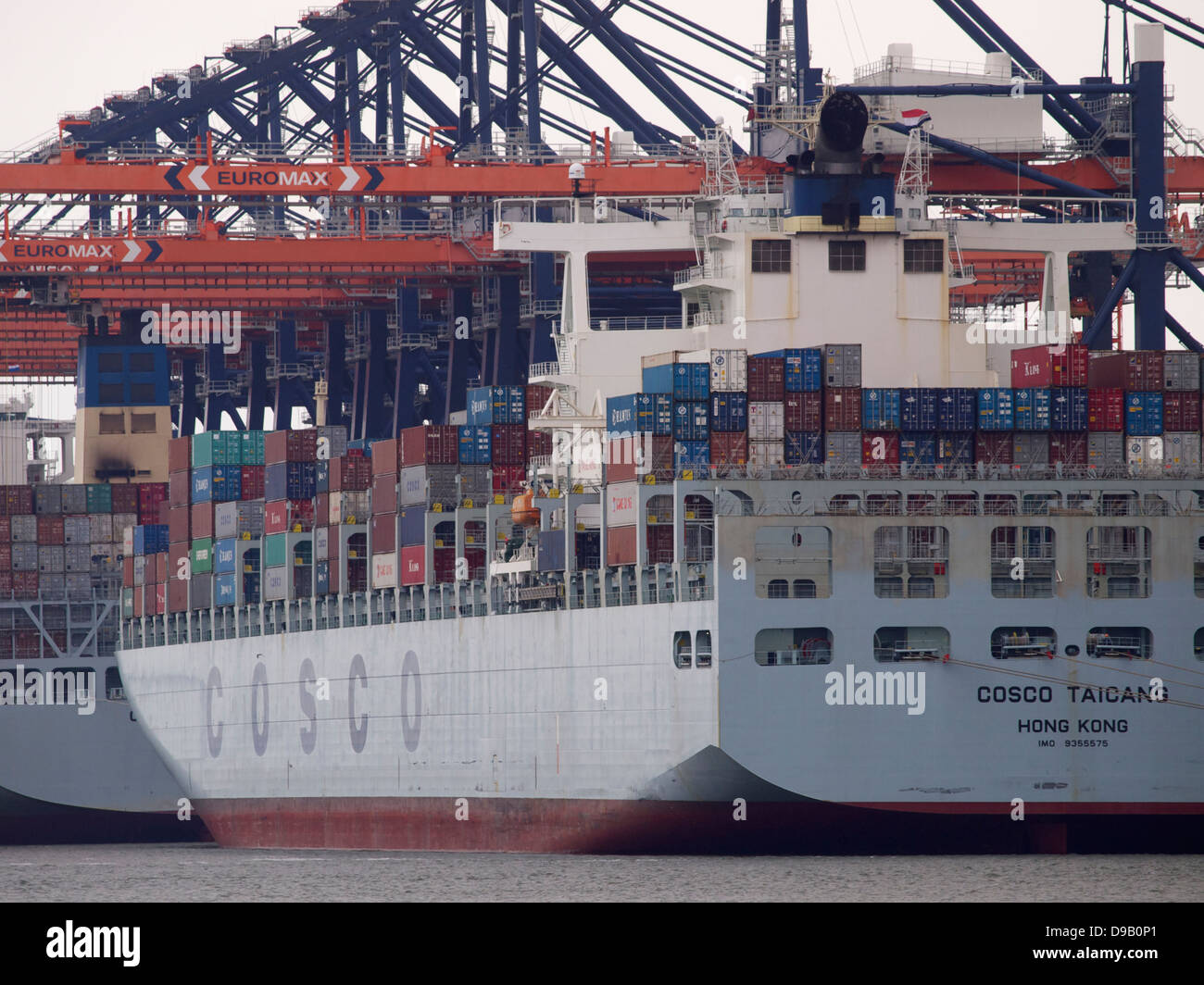 Cosco Taicang transporteur de conteneurs à l'Euromax terminal à conteneurs sur la Maasvlakte 2 dans le port de Rotterdam, Pays-Bas Banque D'Images