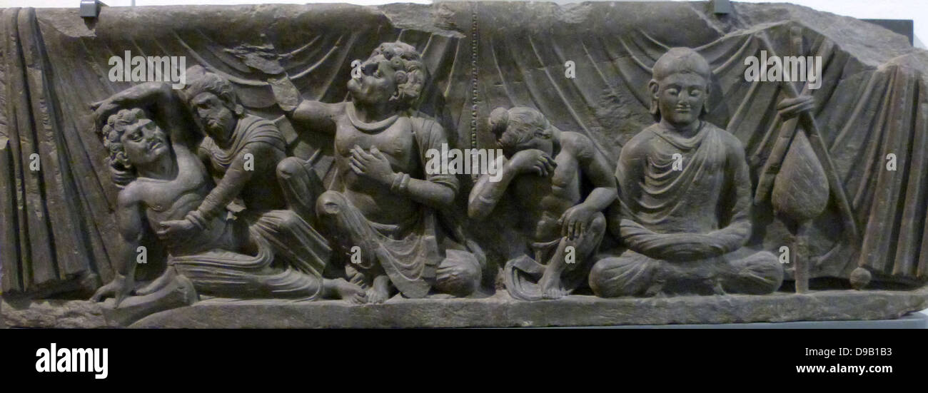 Le Prince Siddhartha (Bouddha) 100-300 va à l'école (100-300) Période Kushan. Le bouddha est montré dans son enfance. Il est assis dans un char tiré par des béliers. Banque D'Images