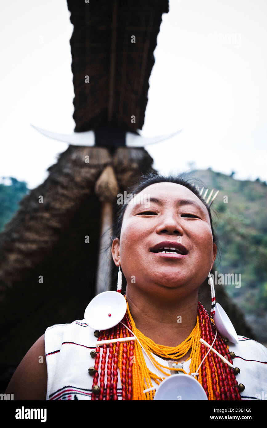 Portrait d'une femme de tribu Naga, Hornbill Festival, Kohima, Nagaland, Inde Banque D'Images