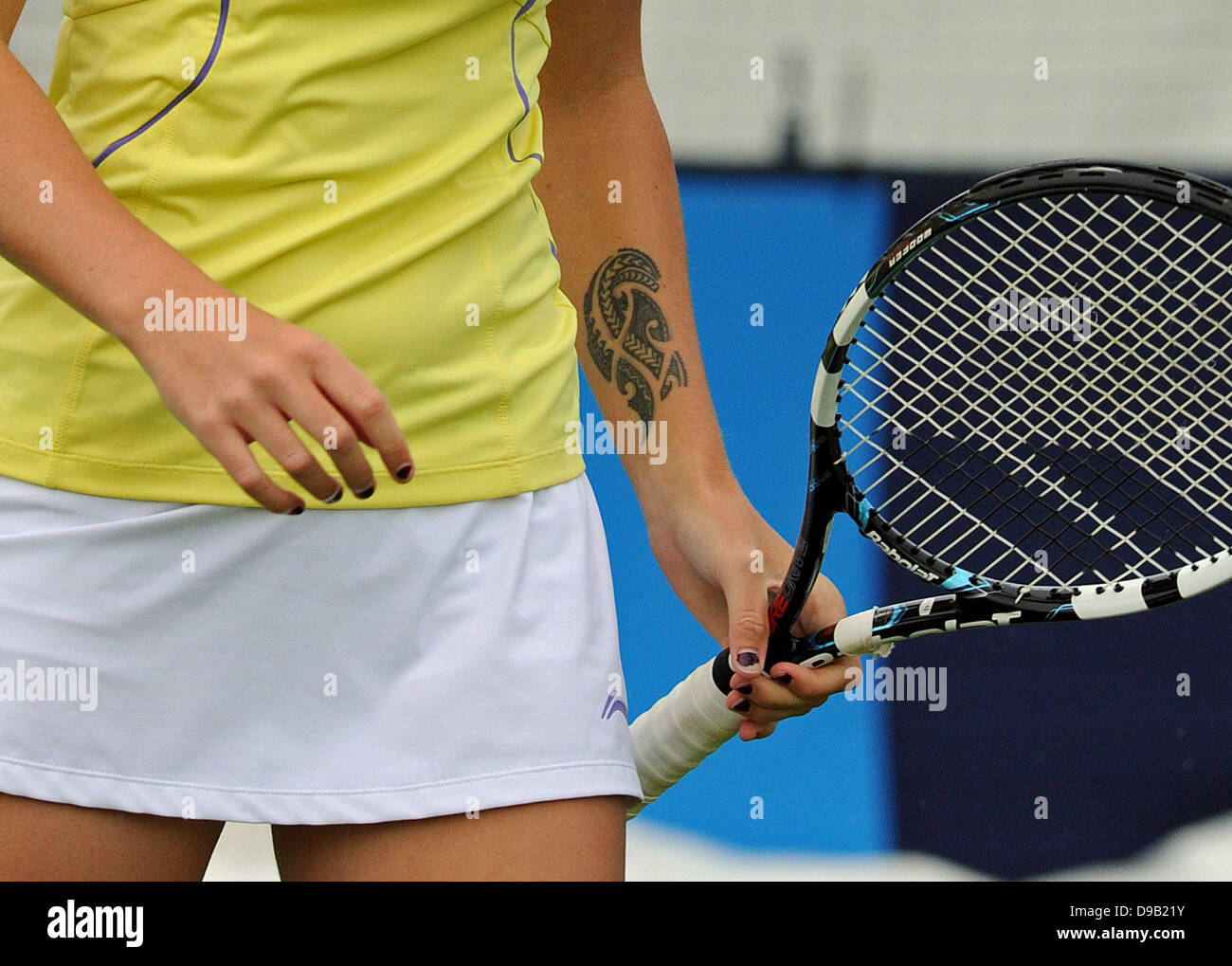 Kristyna Pliskova en provenance de République tchèque avec un tatouage sur son bras lors de son match contre sœur Karolina Banque D'Images