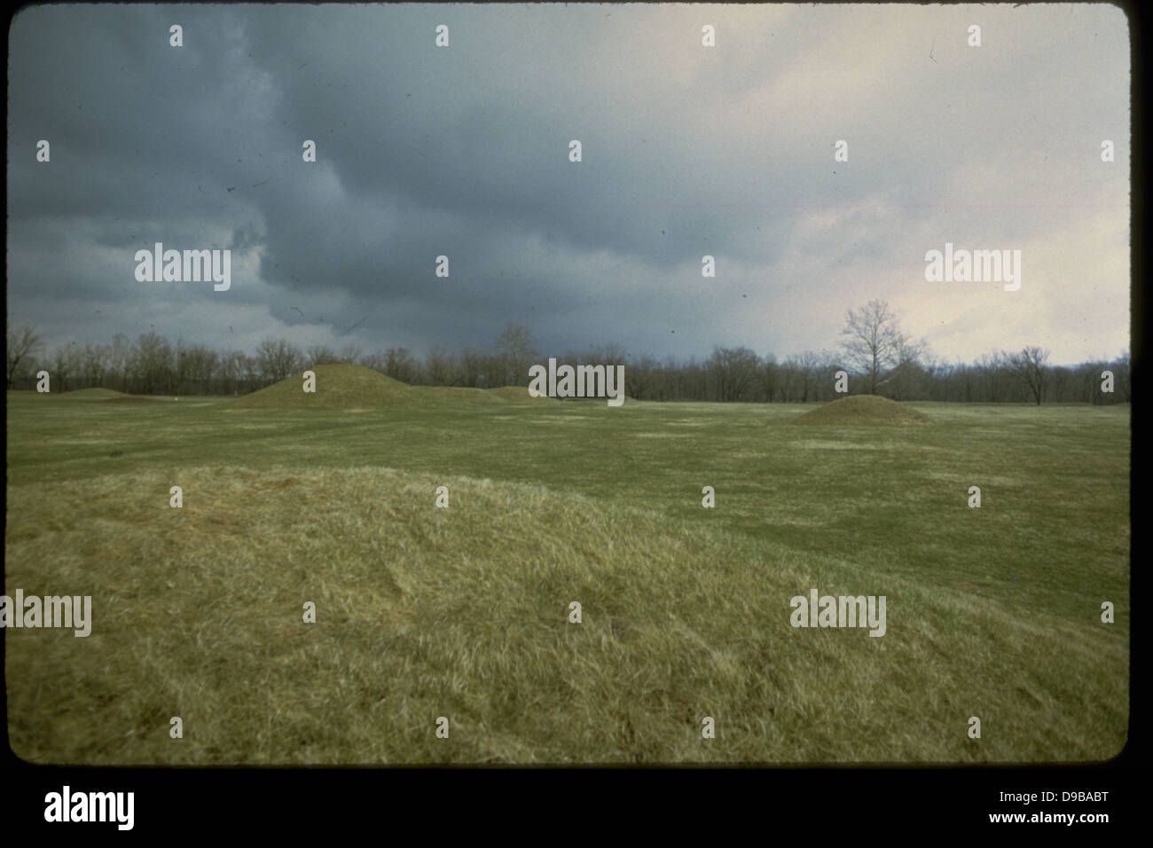 Le parc historique national de la culture de Hopewell conserve d'anciens terrassements et monticules construits par le peuple Hopewell. Situé dans l'Ohio, le parc offre un aperçu de l'histoire amérindienne et de la culture préhistorique. Banque D'Images