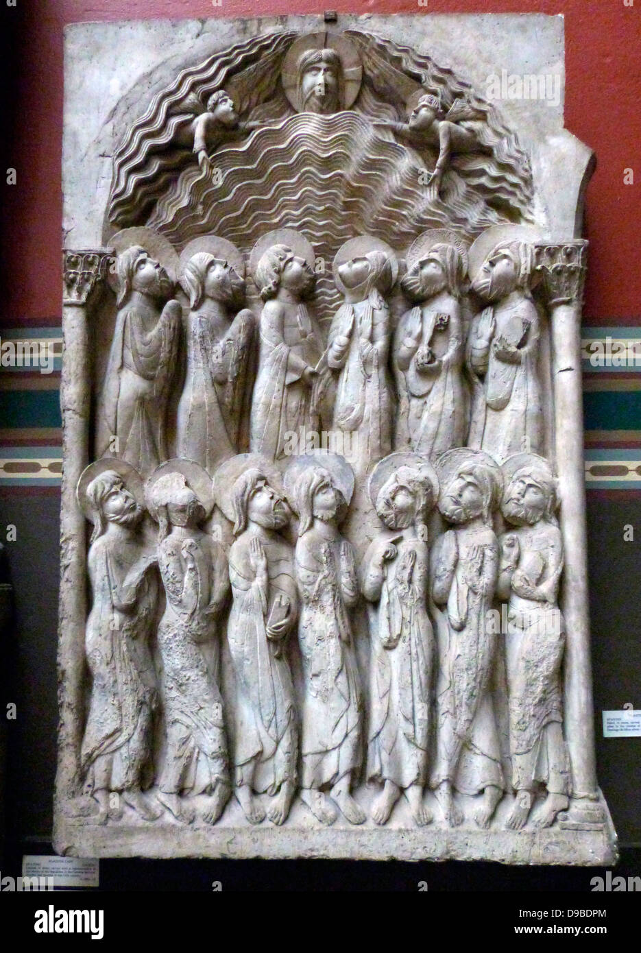 Plâtre, l'espagnol. Soulagement en pierre, sculptées avec la Pentecôte, sur un pilier dans le cloître du Monastère de Santo Domingo de Silos, sur 1100. Banque D'Images