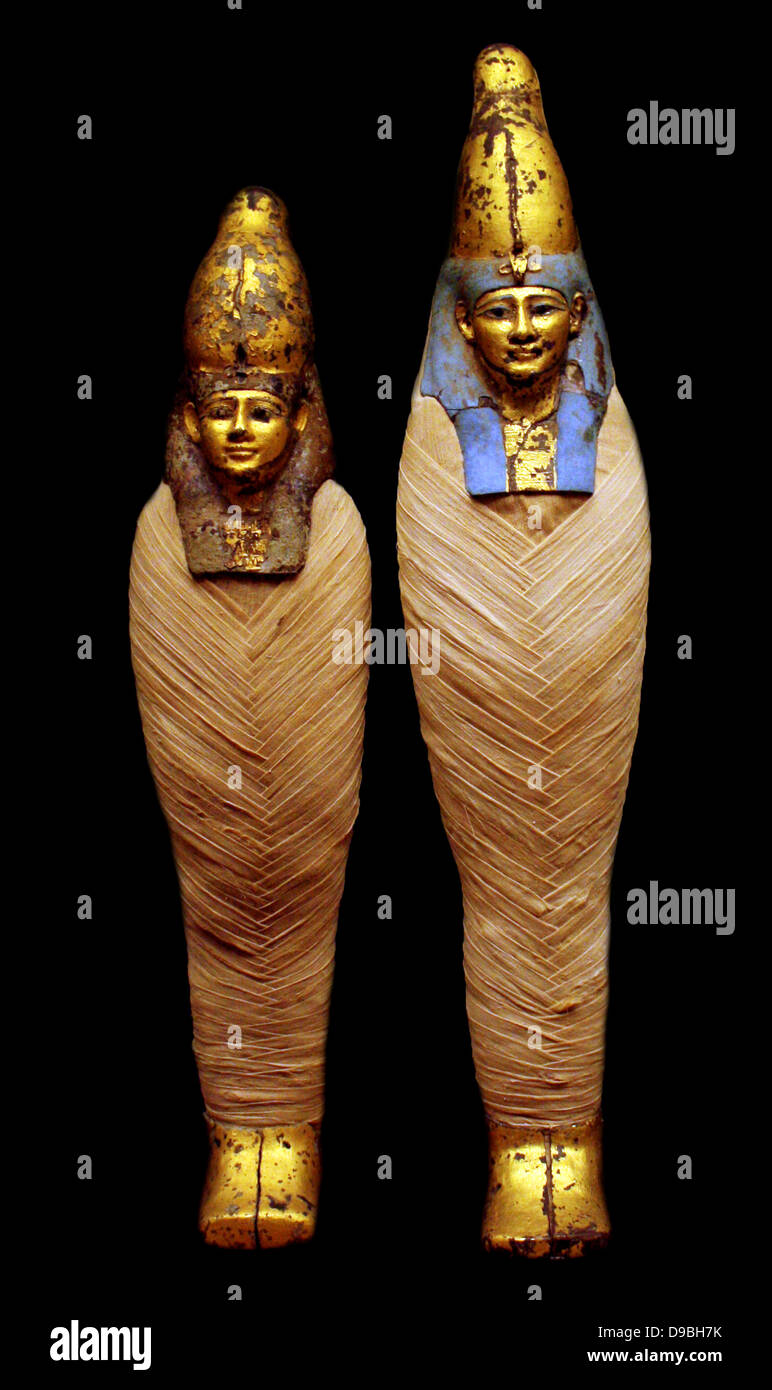 Coffin et maman de Irti-Rutja, époque ptolémaïque, 305-30 av. Dit d'être de. d'Akhmim Gessoed, peint et bois doré , cartonnage peint et doré. Banque D'Images