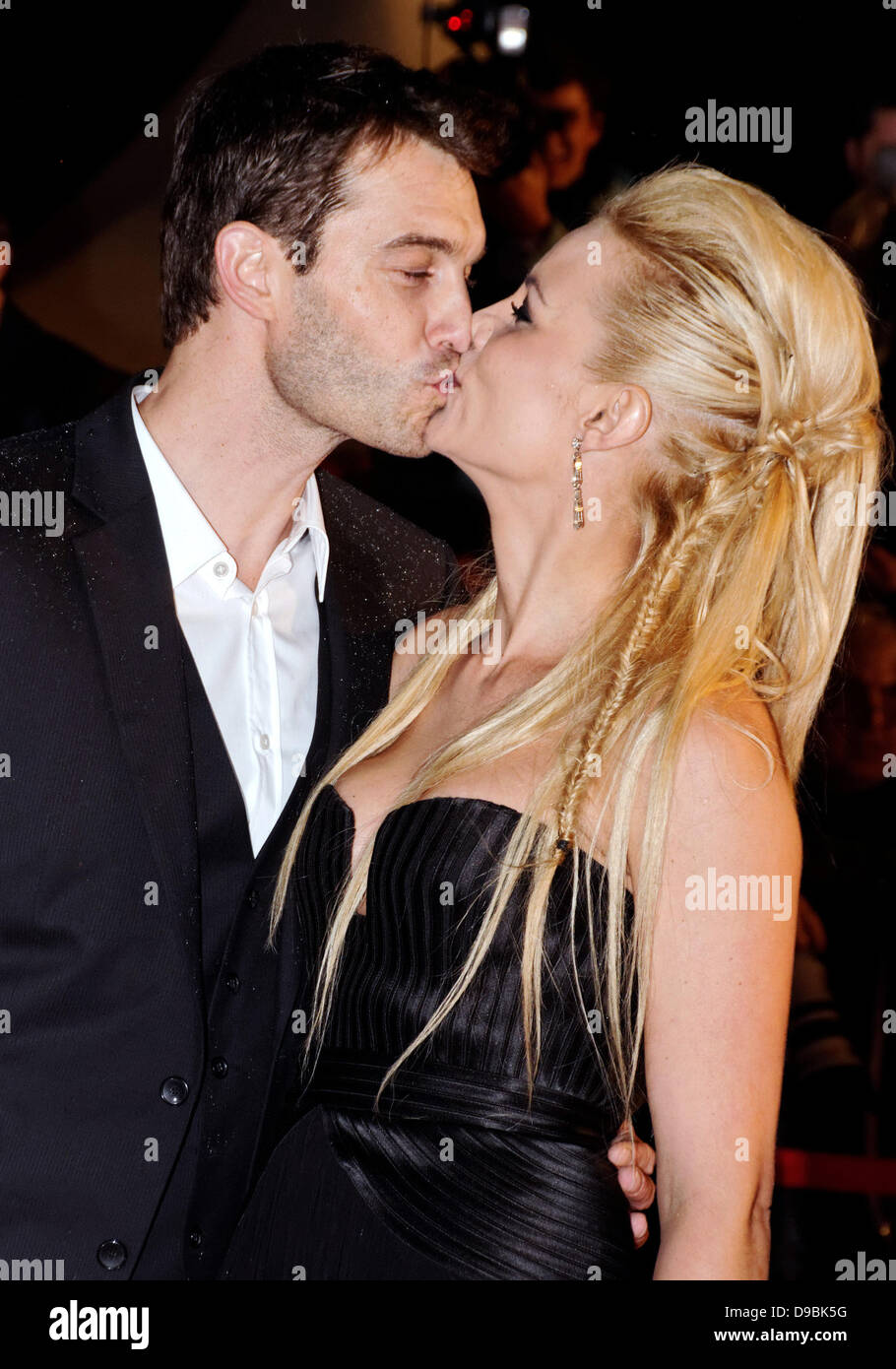 Elodie Gossuin et Bertrand Lacherie NRJ Music Awards - Arrivals Cannes, France - 28.01.12 Banque D'Images