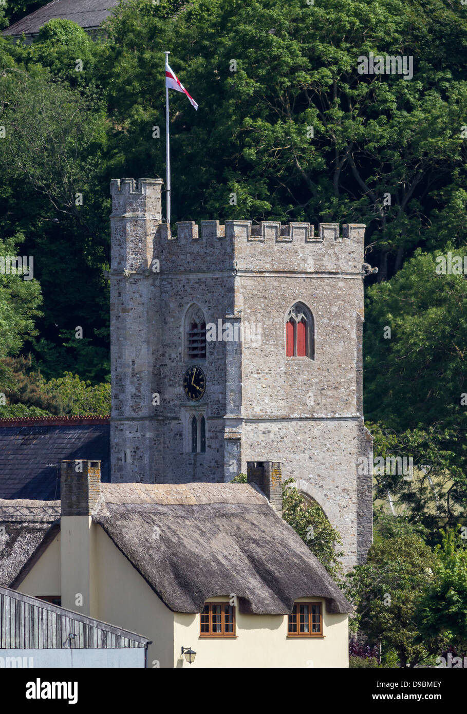 Tour de l'Église Axmouth, chaumière, l'est du Devon, Angleterre, Royaume-Uni. Banque D'Images