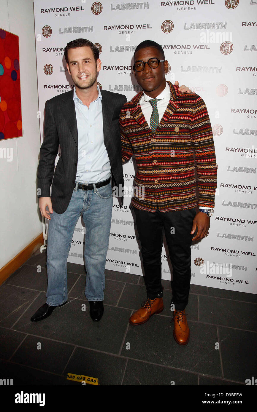 PIERRE BERNHEIM ET GLEN COOK Raymond Weil Pre-Brits Awards Dinner Glen Cook héberge strictement invitation seulement dîner parrainé par la montre officielle des Brit Awards du mois prochain. Restaurant Mosaica, la fabrique de chocolat à Londres, Angleterre - 26.01.12  + + + + + PAS DE DOCUMENTS BRITANNIQUES  + + + + + + + ***Pas disponible pour publication dans le Daily Express, le Daily Star et l'Evening Standard. Dispo Banque D'Images