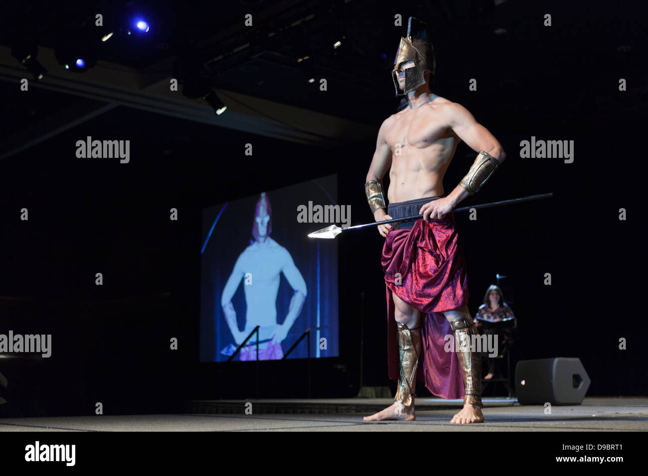 LOS ANGELES, CA - du 7 au 9 avril : Len Gunn gagnant du concours 2011 Mr Romance, à Los Angeles, Californie le 9 avril 2011. Banque D'Images