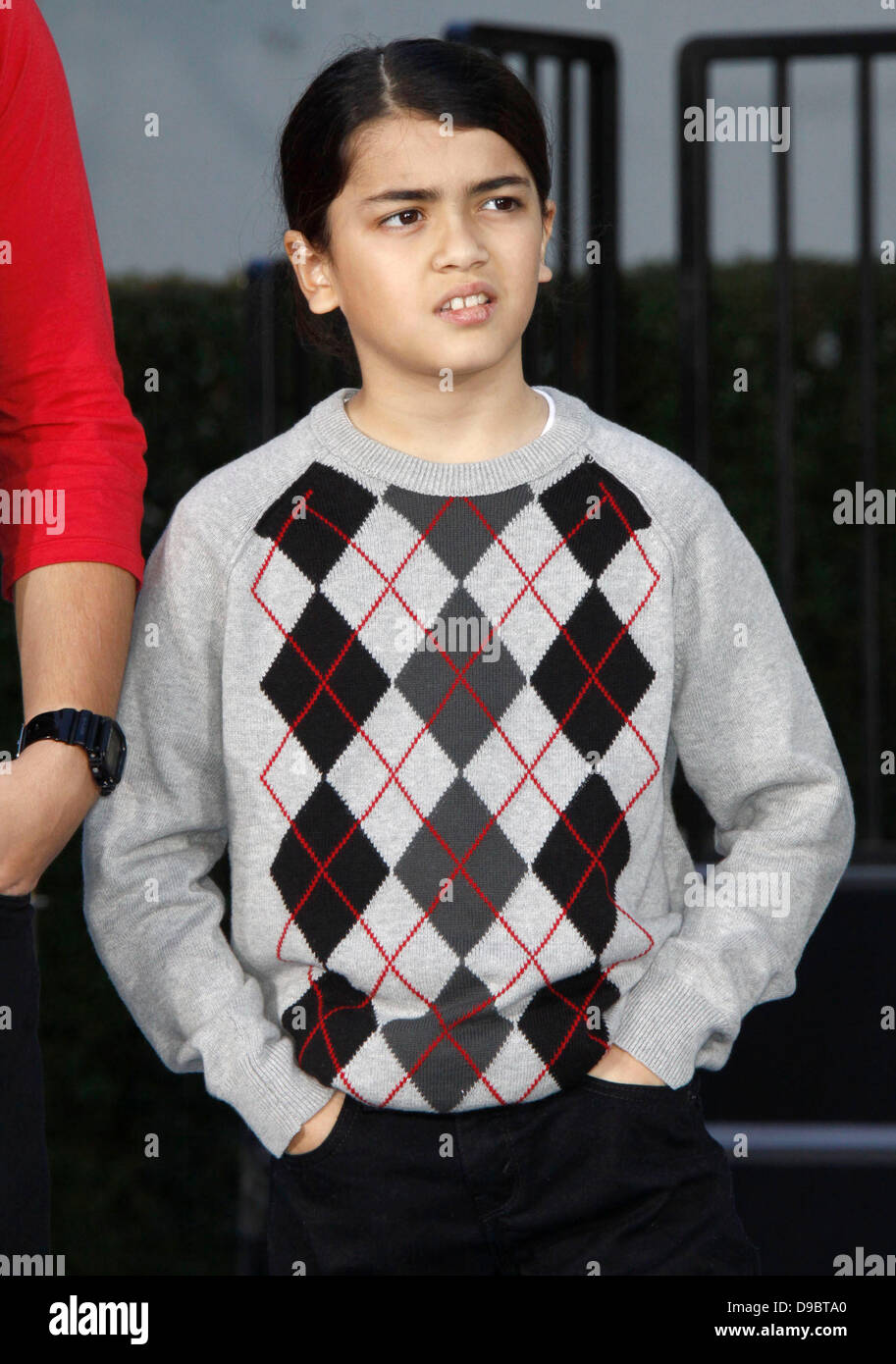 Blanket Jackson Michael Jackson's Famille et enfants immortalisé leur défunt père dans le ciment à l'extérieur de l'historique Grauman's Chinese Theatre à Hollywood, Los Angeles, Californie - 26.01.12 ** Non disponible pour publication en Allemagne. Disponible pour publication dans le reste du monde** Banque D'Images