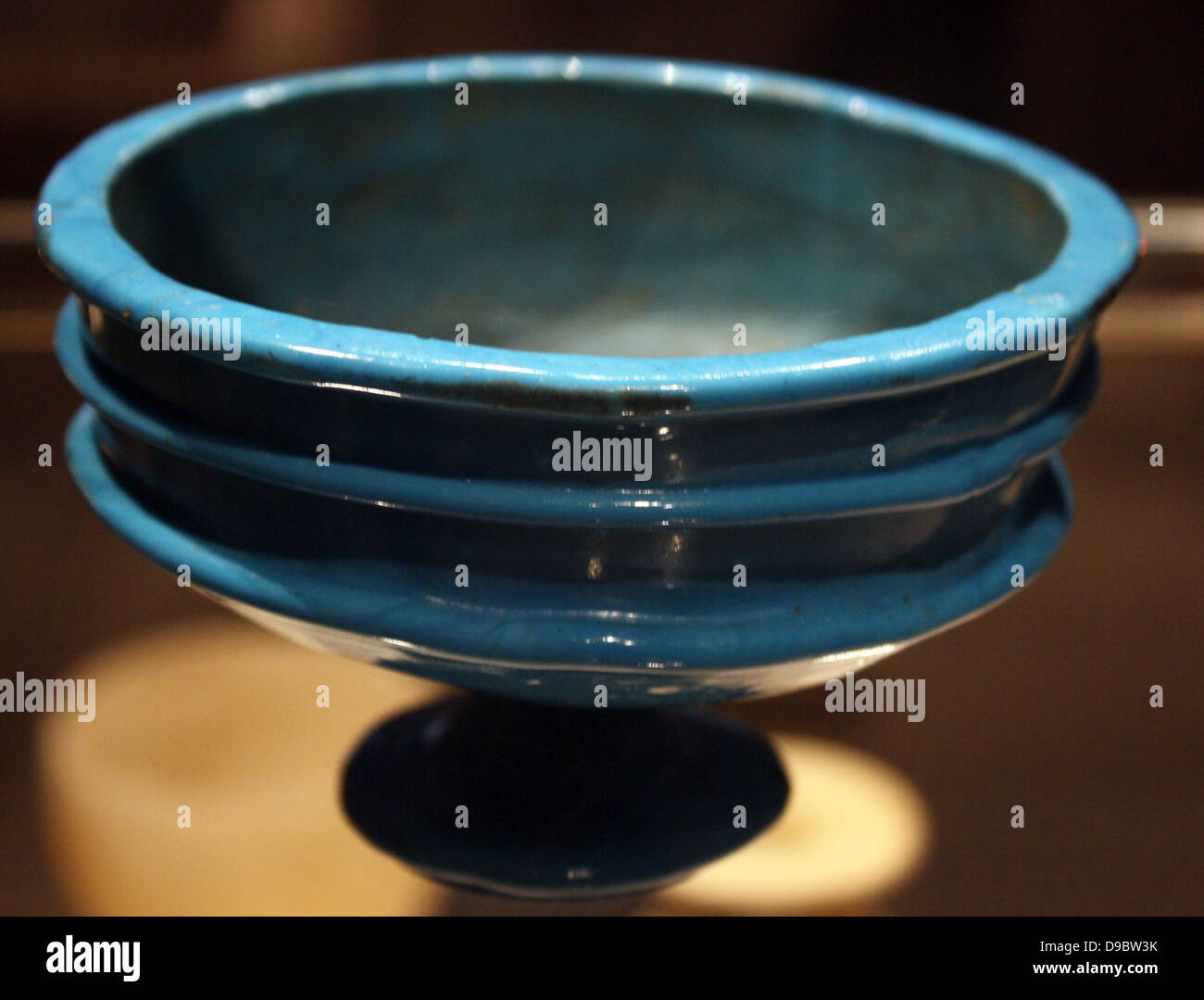 Des récipients en verre, règne d'Akhénaton, ca 1353-1336 BC. La fabrication de récipients en verre a été une nouvelle forme d'art dans la xviiie dynastie de l'Égypte. Banque D'Images