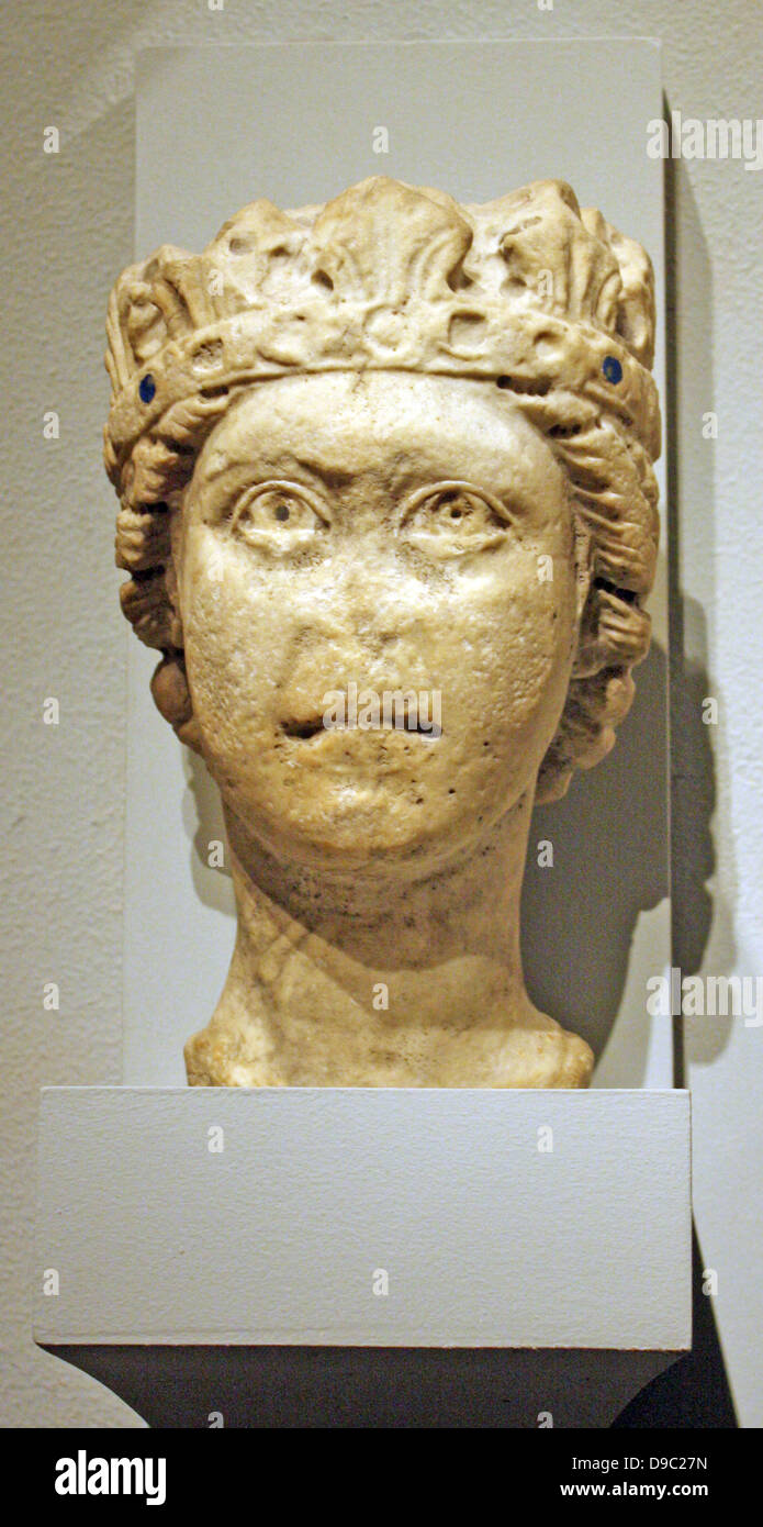 Tête en pierre calcaire d'un homme barbu, peut-être Jupiter. L'Italien, peut-être des Pouilles. 1200-1300 sculpté. Banque D'Images
