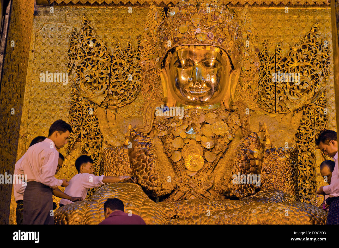 À l'image de Bouddha Bouddha Mahamuni Mandalay Birmanie,,Temple Banque D'Images