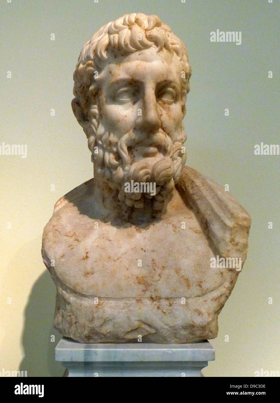 Buste du philosophe Polemon. En Pentalic. On trouve dans l'Olympieion, Athènes. Peut-être le portrait du philosophe Antonius Polemon d Laodykeia en Syrie qui a été invité par l'empereur Hadrien à prendre la parole lors de la cérémonie d'inauguration du Zeus Olympien à Athènes en 131 AD. Aerodes Atticus a été l'un des élèves de Polemon. Banque D'Images