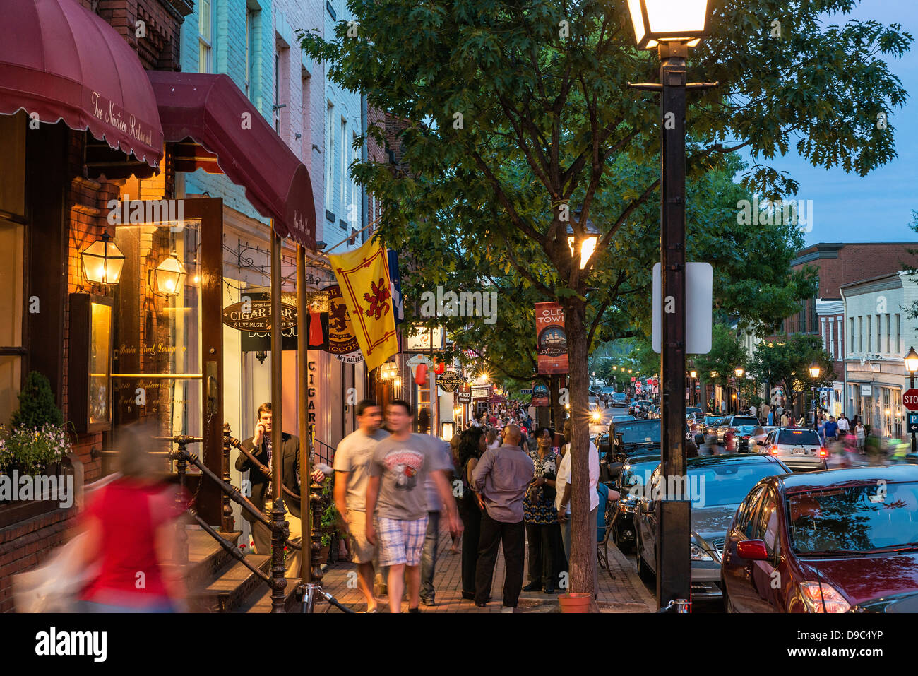 Magasins le long de la rue King dans la vieille ville d'Alexandria, Virginie, États-Unis Banque D'Images