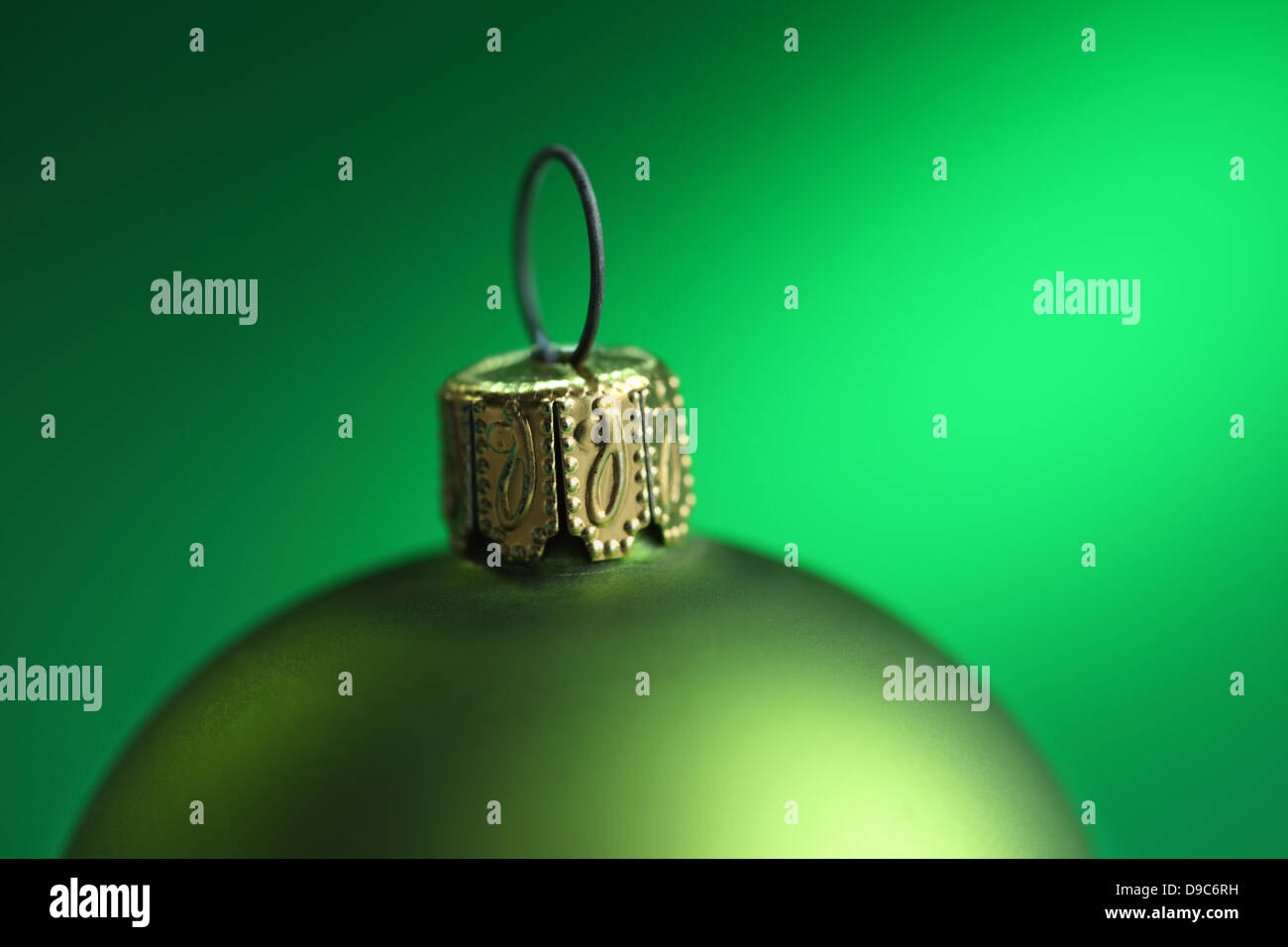 Close up of green christmas bauble Banque D'Images