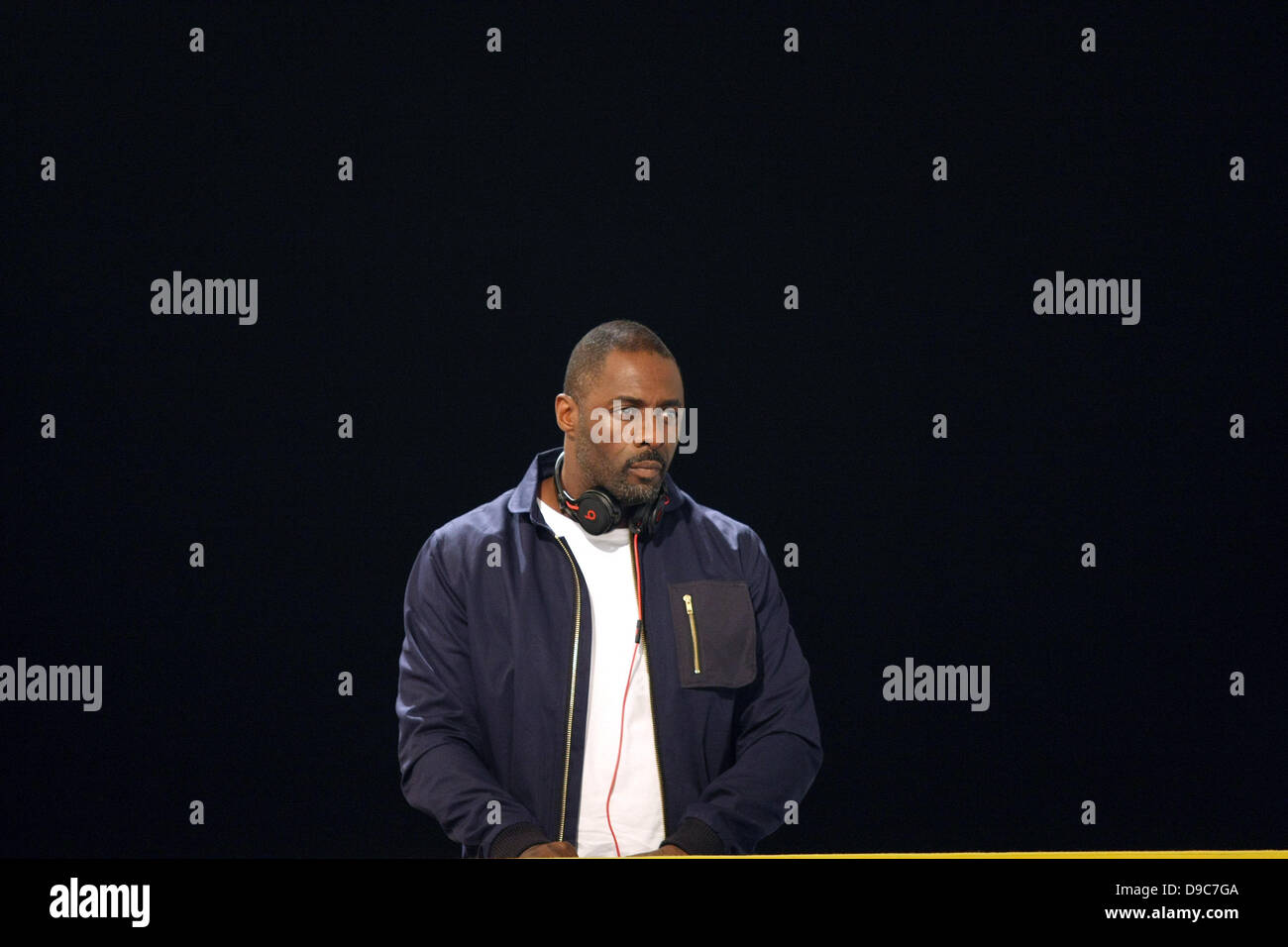 IDRIS ELBA OLIVER SPENCER SHOW SS14. LONDON MEN'S FASHION WEEK 2013 Londres Angleterre 17 Juin 2013 Banque D'Images