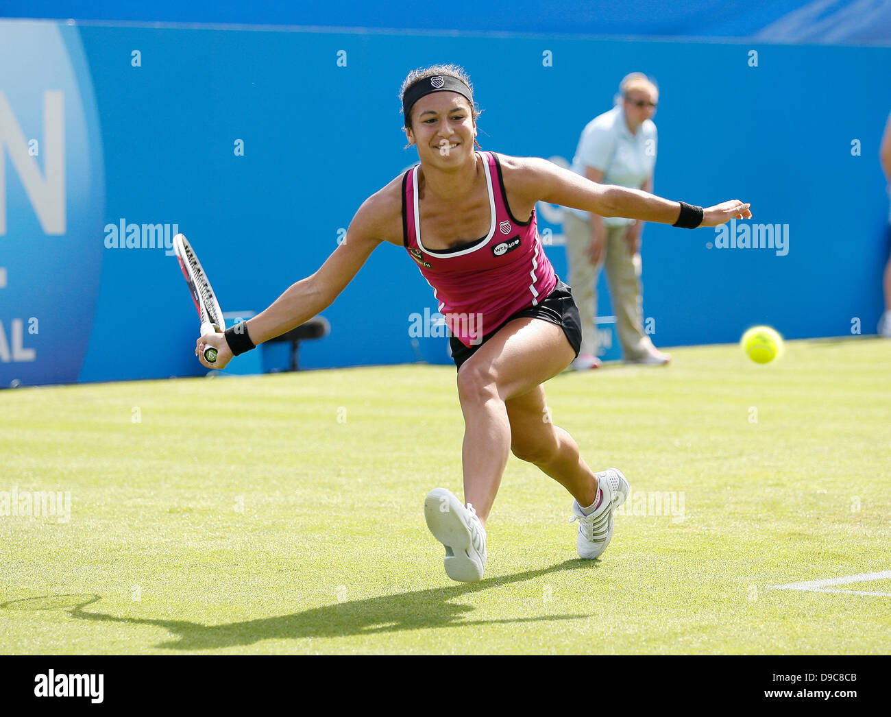 Eastbourne, Royaume-Uni. 17 Juin, 2013. Heather Watson fait un début impressionnant à l'Aegon International avec la victoire sur le numéro 27 mondial Varvara Lepchenko (USA) par un score de 6-3 6-4. Credit : Action Plus Sport/Alamy Live News Banque D'Images