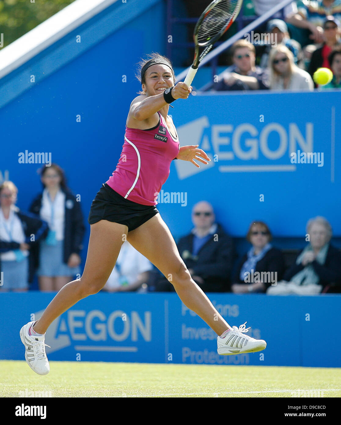 Eastbourne, Royaume-Uni. 17 Juin, 2013. Heather Watson fait un début impressionnant à l'Aegon International avec la victoire sur le numéro 27 mondial Varvara Lepchenko (USA) par un score de 6-3 6-4. Credit : Action Plus Sport/Alamy Live News Banque D'Images