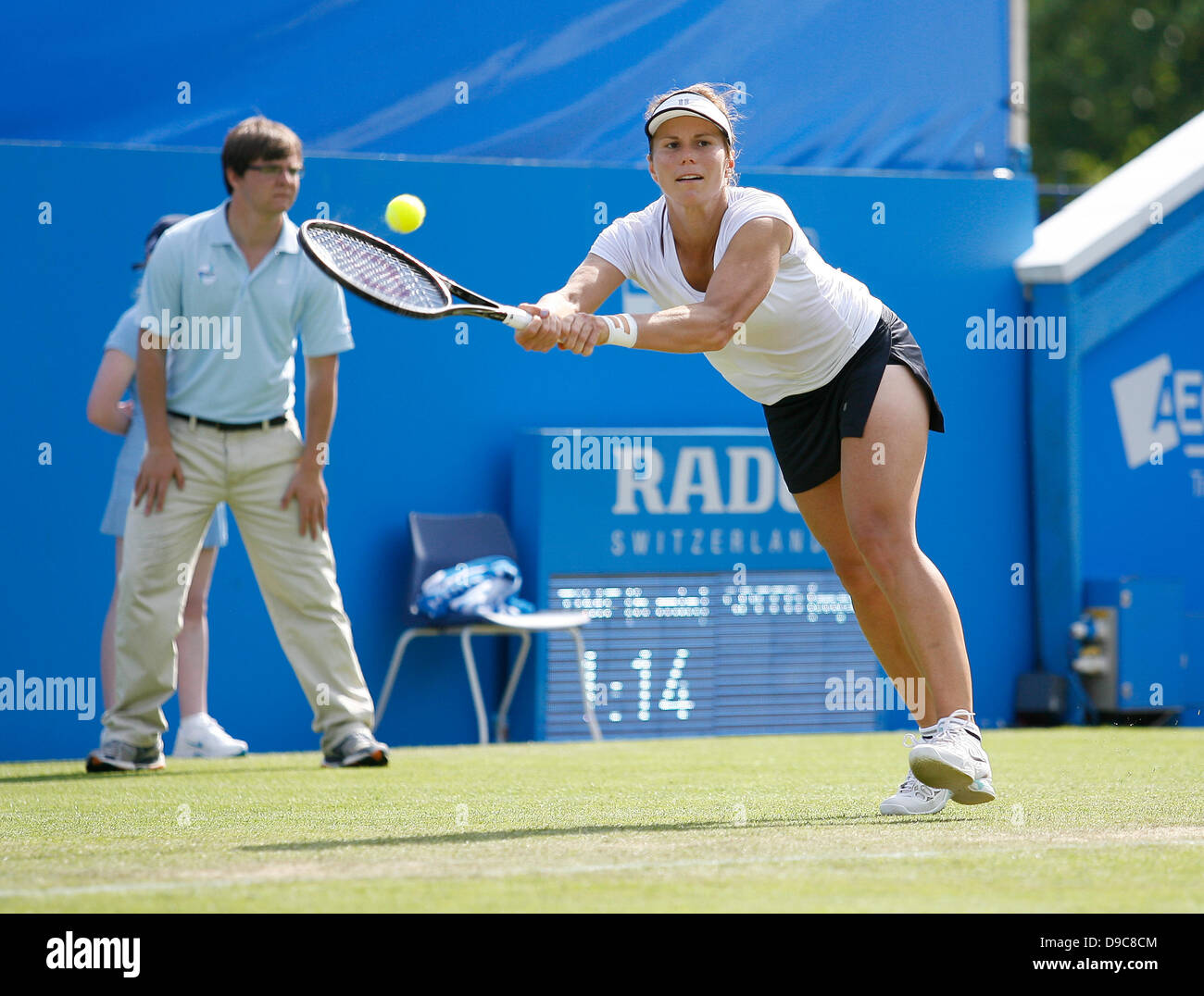 Eastbourne, Royaume-Uni. 17 Juin, 2013. Heather Watson fait un début impressionnant à l'Aegon International avec la victoire sur le numéro 27 mondial Varvara Lepchenko (USA) par un score de 6-3 6-4. Credit : Action Plus Sport/Alamy Live News Banque D'Images