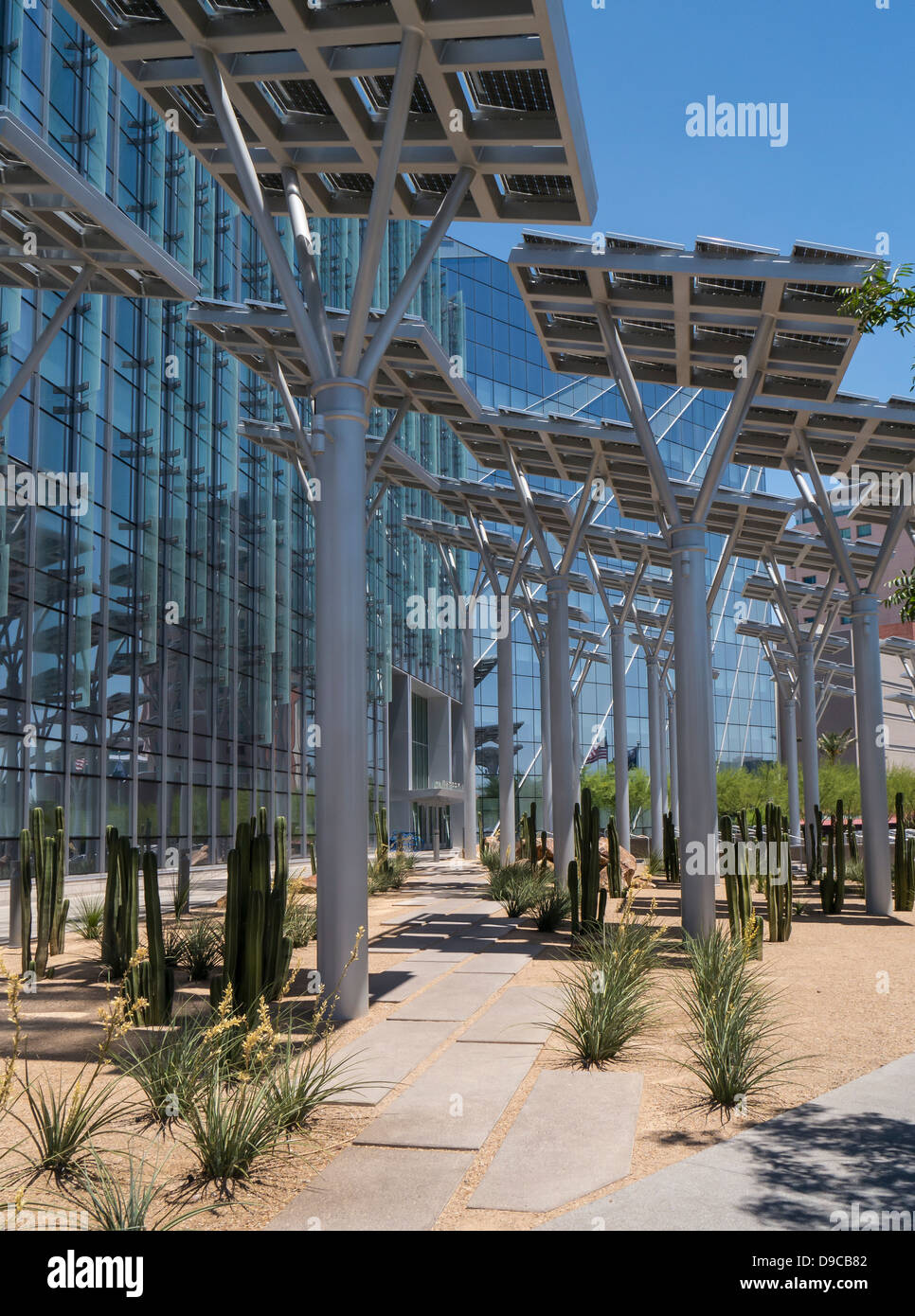 LAS VES, USA - 03 JUIN 2013: Panneaux solaires à l'extérieur de l'hôtel de ville, Las Vegas, Nevada Banque D'Images