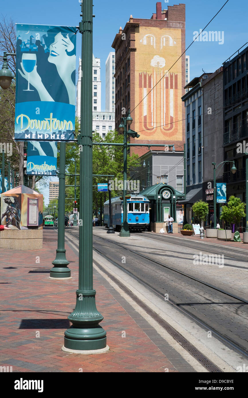 Les tramways de la rue voyage le long de la rue Main, Memphis, États-Unis d'Amérique. Banque D'Images