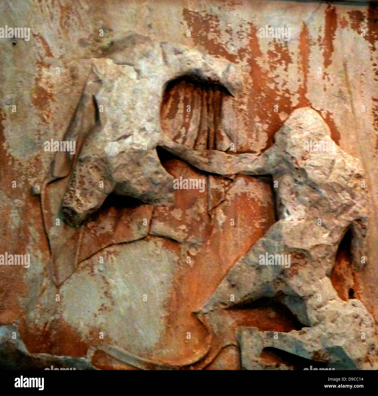 Le dieu Hermès vaincre un géant, représenté dans une partie de la frise du Parthénon au Parthénon/musée de l'Acropole, Athènes Banque D'Images