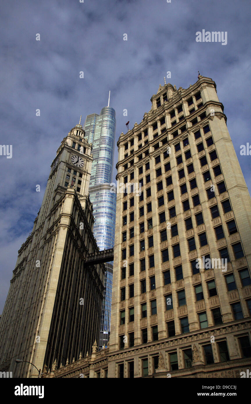 Wrigley Building avec la Trump Tower en arrière-plan - Chicago, États-Unis Banque D'Images