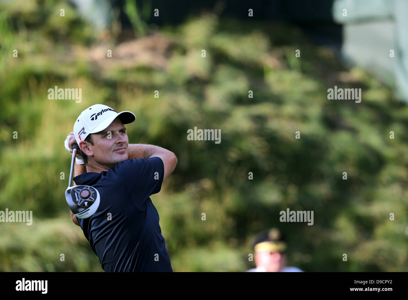 Merion, USA. 16 Juin, 2013. Justin Rose (FRA), 16 juin 2013 - Golf : Justin Rose d'Angleterre en action sur le 18e trou lors de la ronde de fnal le U.S. Open Championship au Merion Golf Club, de l'est cours dans le canton de Haverford, comté de Delaware, Pennsylvanie. (Photo de Koji Aoki/AFLO SPORT/Alamy Live News) Banque D'Images